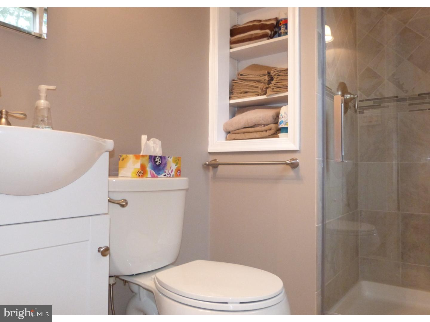 13 Greentree Road Trenton, NJ 08619 - Photo 20 of 25 Master Bathroom