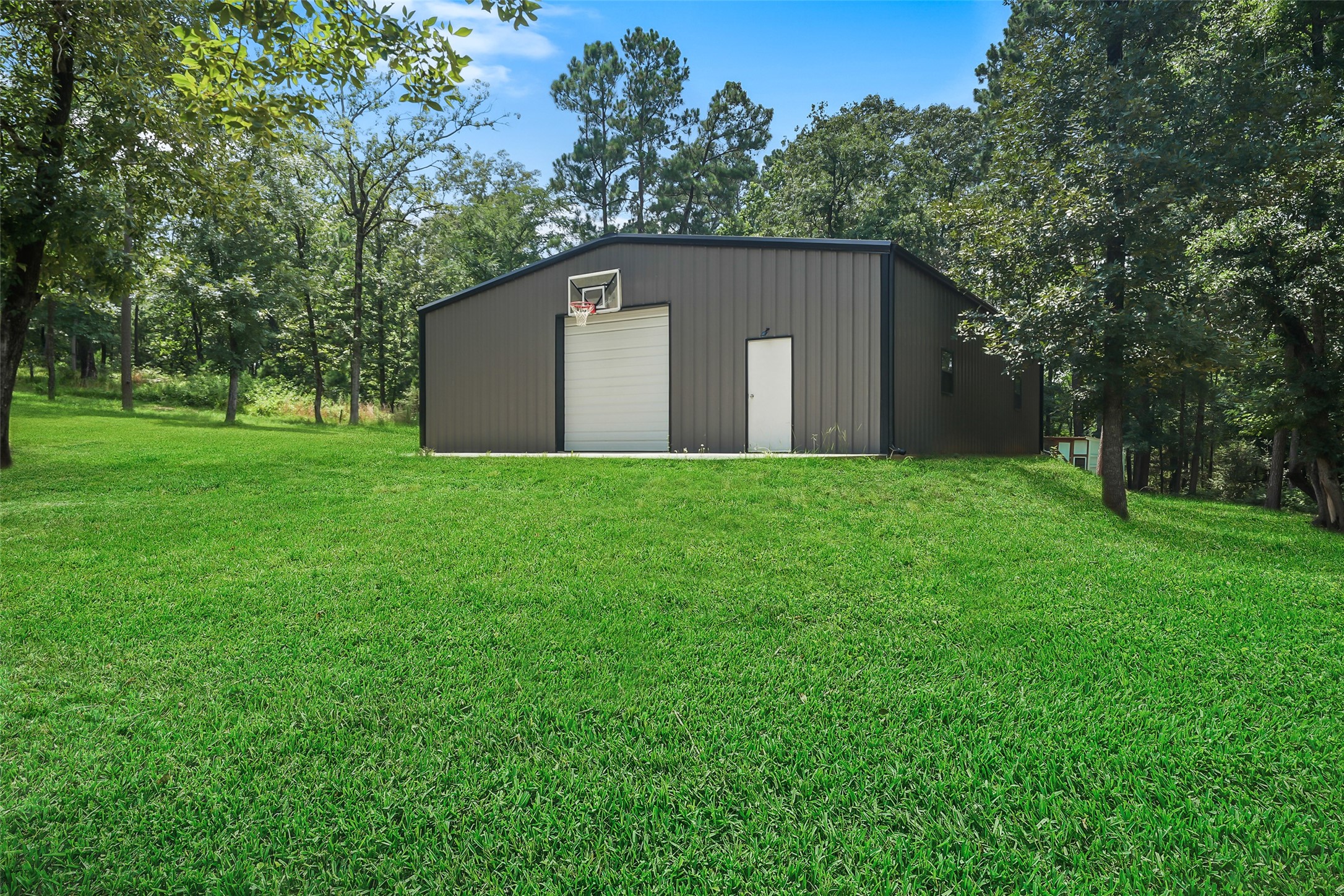 577 Winding River Road South Oakhurst, TX 77359 - Photo 2 of 44