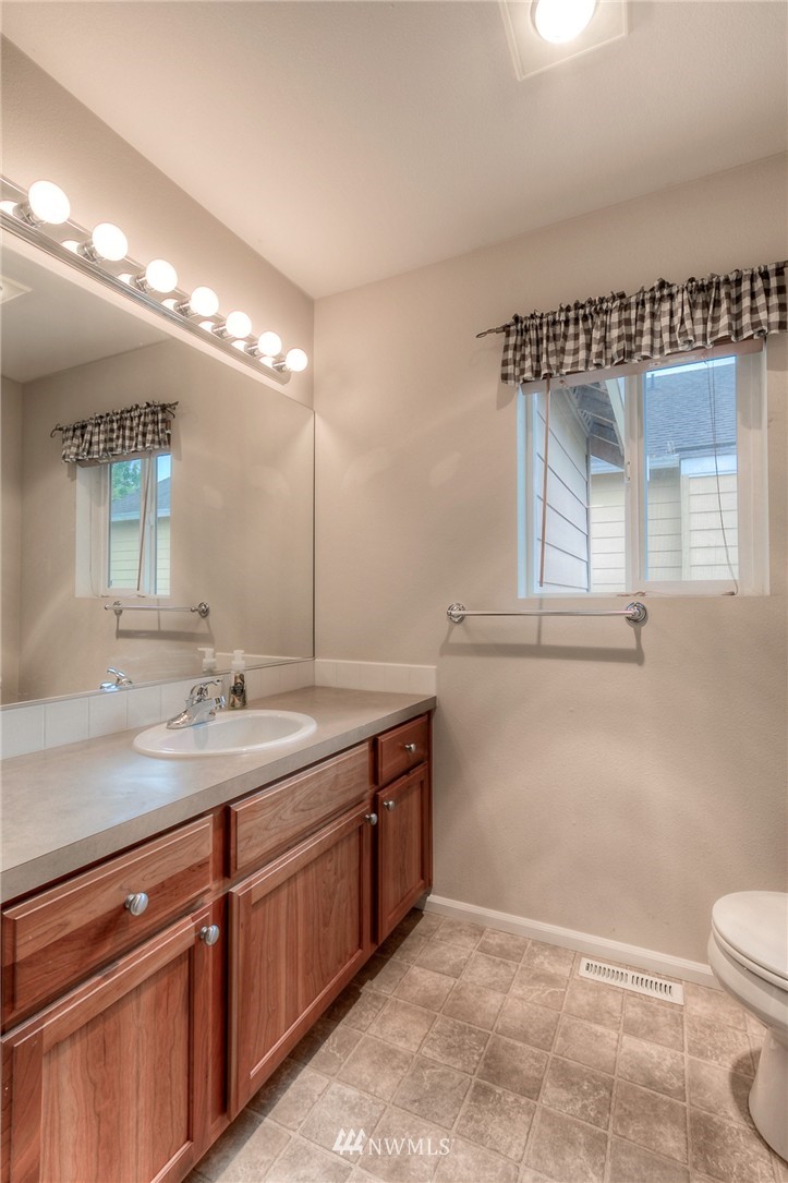 16159 Parkside Way Southeast Renton, WA 98058 - Photo 15 of 25