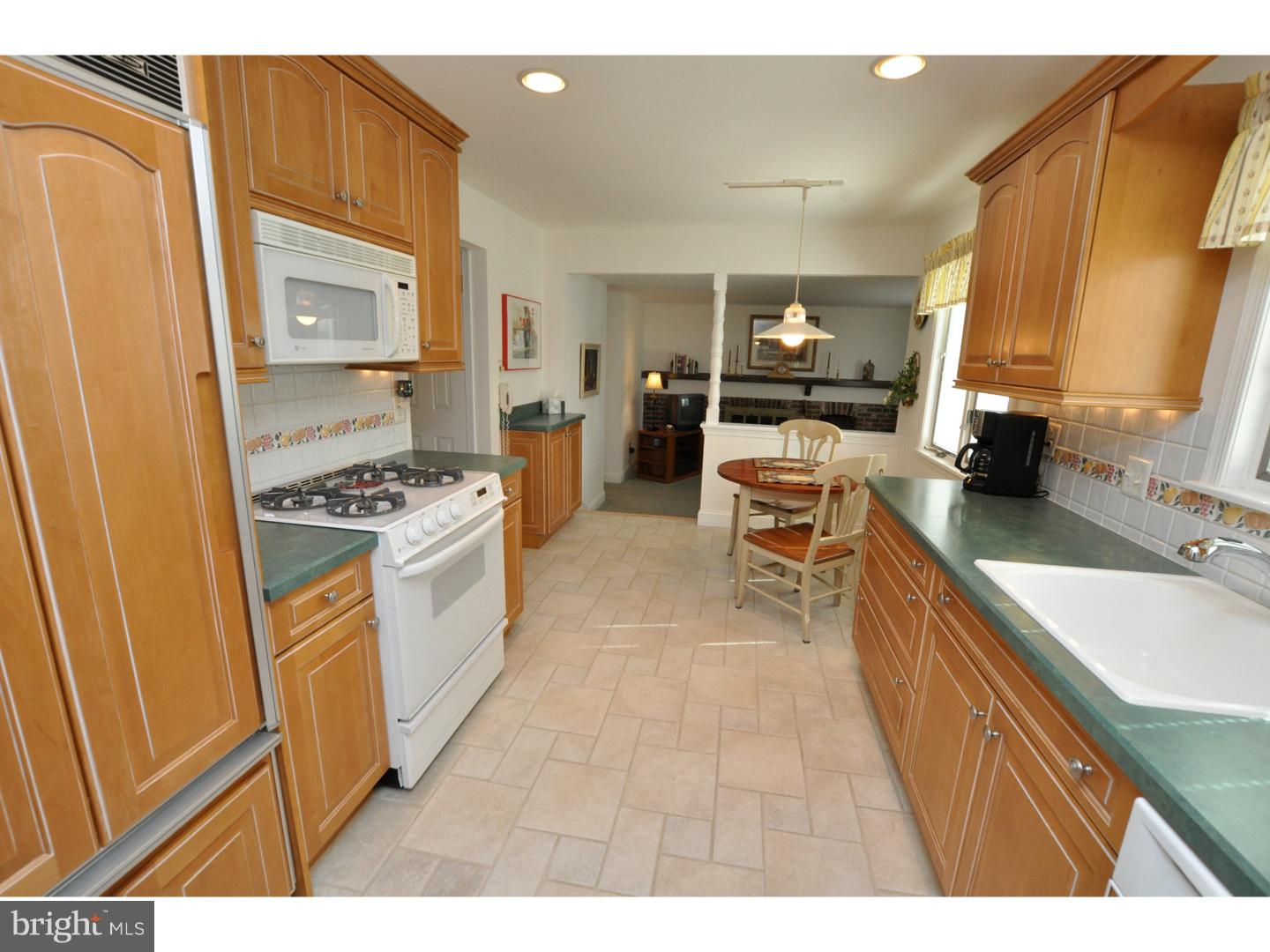 115 Kevin Road Delran, NJ 08075 - Photo 8 of 25 Gallery Image 8
