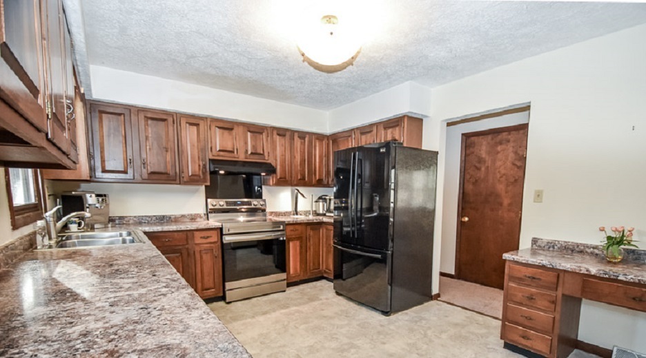 550 North Park Ridge Road Bloomington, IN 47408 - Photo 9 of 36