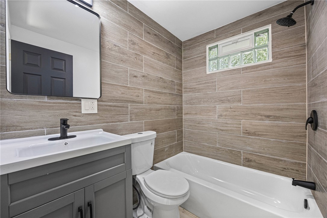 20 Kron Street Rochester, NY 14619 - Photo 10 of 44
