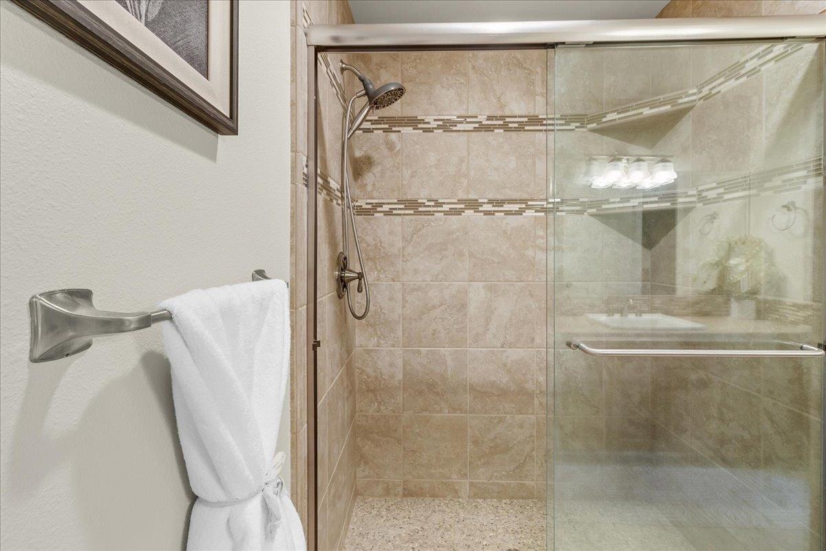 18595 Ranchito Del Rio Drive Salinas, CA 93908 - Photo 25 of 40 a bathroom with a shower