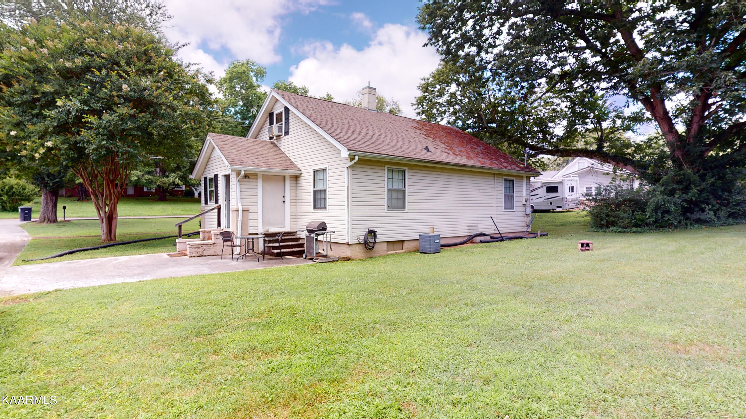 721 Cedar Springs Road Athens, TN 37303 - Photo 7 of 28 721-Cedar-Springs-Rd-07052023_175622