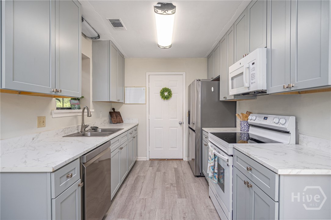 2 Deerwood Road Savannah, GA 31410 - Photo 8 of 22 Gallery Image 8
