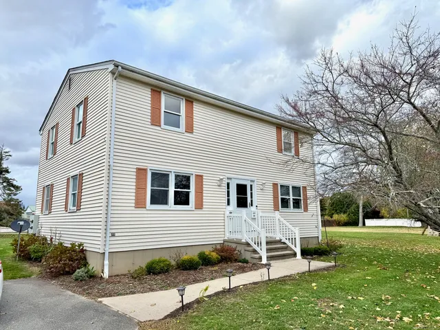 $2,000 | 56 Smith Street, Unit A, East Lyme, CT 06357
