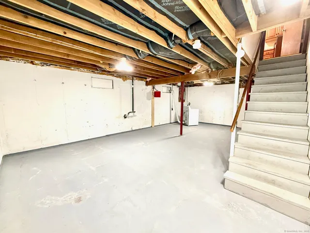 $2,000 | 56 Smith Street, Unit A, East Lyme, CT 06357