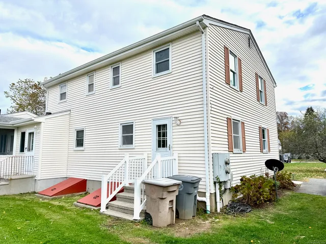 $2,000 | 56 Smith Street, Unit A, East Lyme, CT 06357