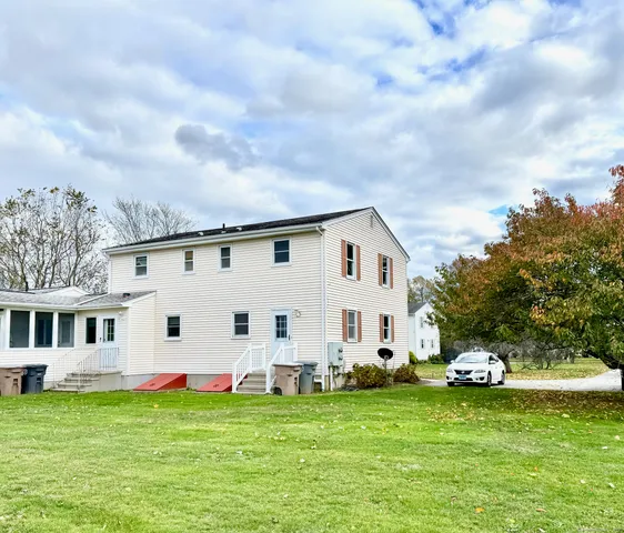 $2,000 | 56 Smith Street, Unit A, East Lyme, CT 06357