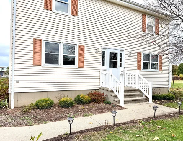 $2,000 | 56 Smith Street, Unit A, East Lyme, CT 06357