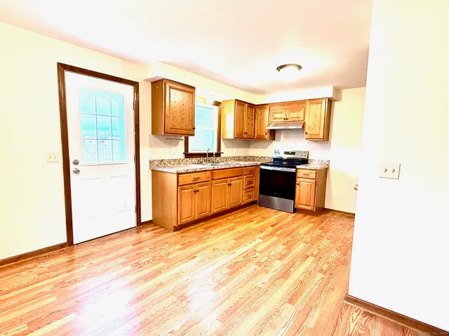 $2,000 | 56 Smith Street, Unit A, East Lyme, CT 06357