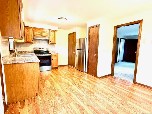 $2,000 | 56 Smith Street, Unit A, East Lyme, CT 06357