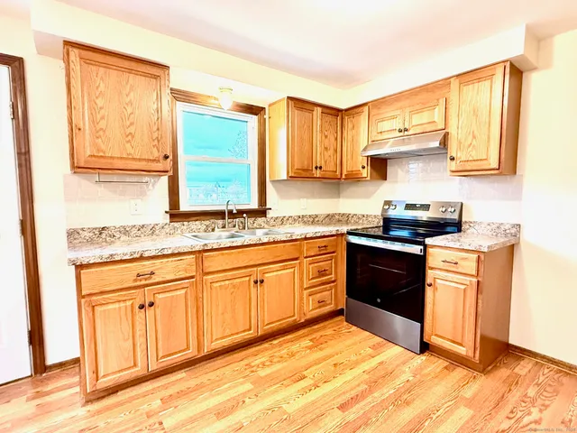 $2,000 | 56 Smith Street, Unit A, East Lyme, CT 06357