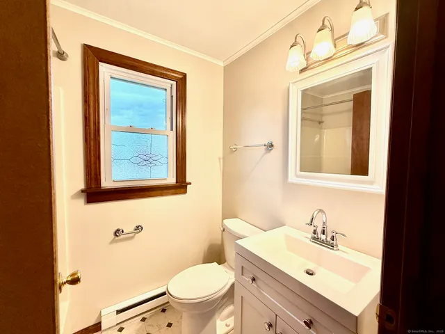 $2,000 | 56 Smith Street, Unit A, East Lyme, CT 06357