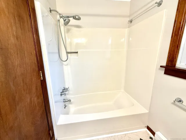 $2,000 | 56 Smith Street, Unit A, East Lyme, CT 06357