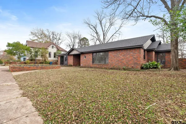 $249,900 | 617 Nacogdoches Street, Jacksonville, TX 75766