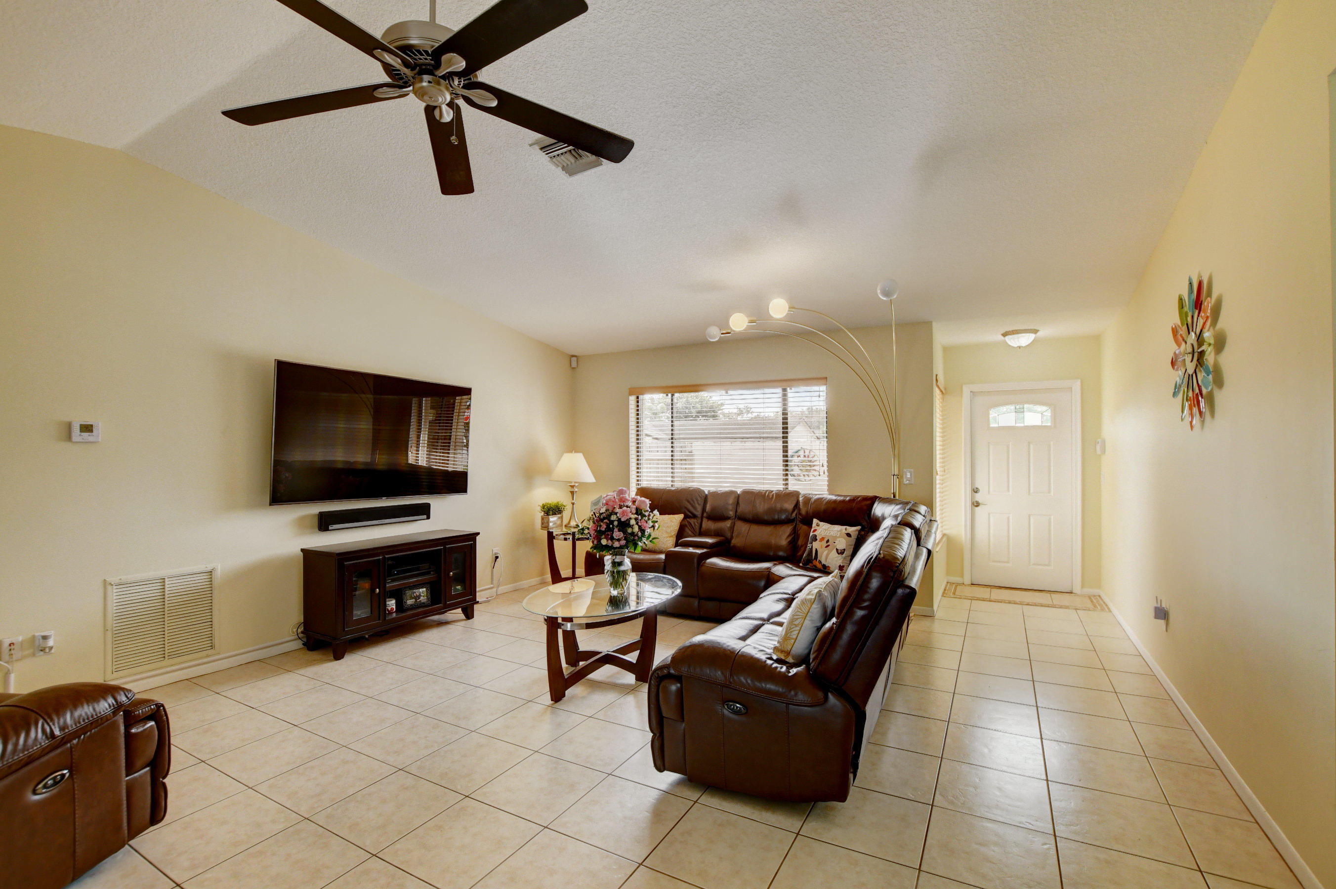 22686 Southwest 9th Street Boca Raton, FL 33433 - Photo 5 of 30 Living room