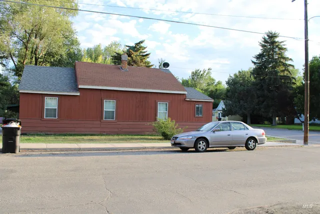 $340,000 | 314 North Greenwood Street, Shoshone, ID 83352