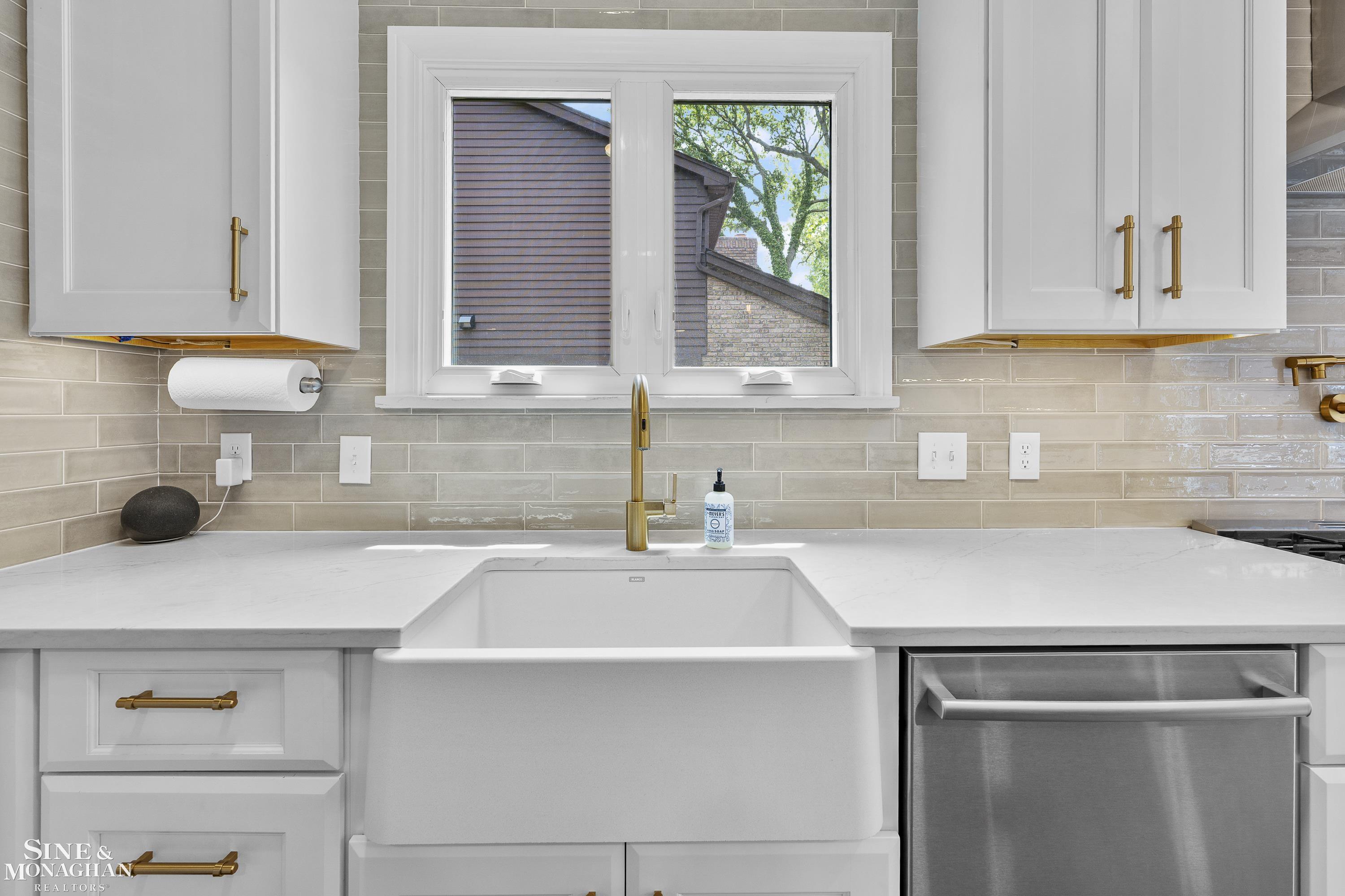 1231 Grayton Street Grosse Pointe, MI 48230 - Photo 7 of 53 50209299-8051066b-1b05-4c4d-aba1-de11ac0fd355.JPG