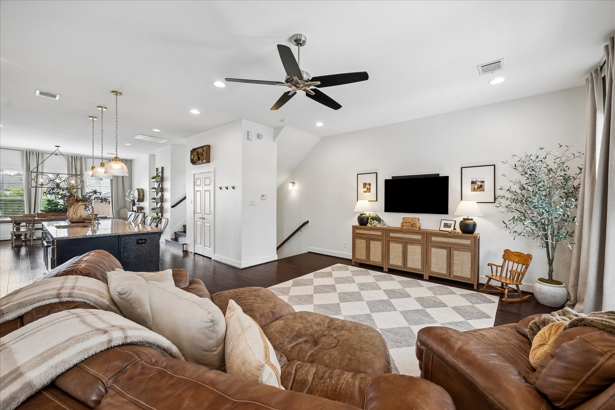 2416 Couch Street Houston, TX 77008 - Photo 16 of 34 a living room with furniture and a flat screen tv
