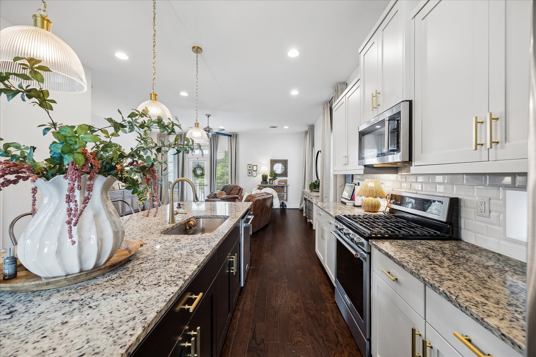 2416 Couch Street Houston, TX 77008 - Photo 3 of 34 a kitchen with granite countertop lots of counter top space