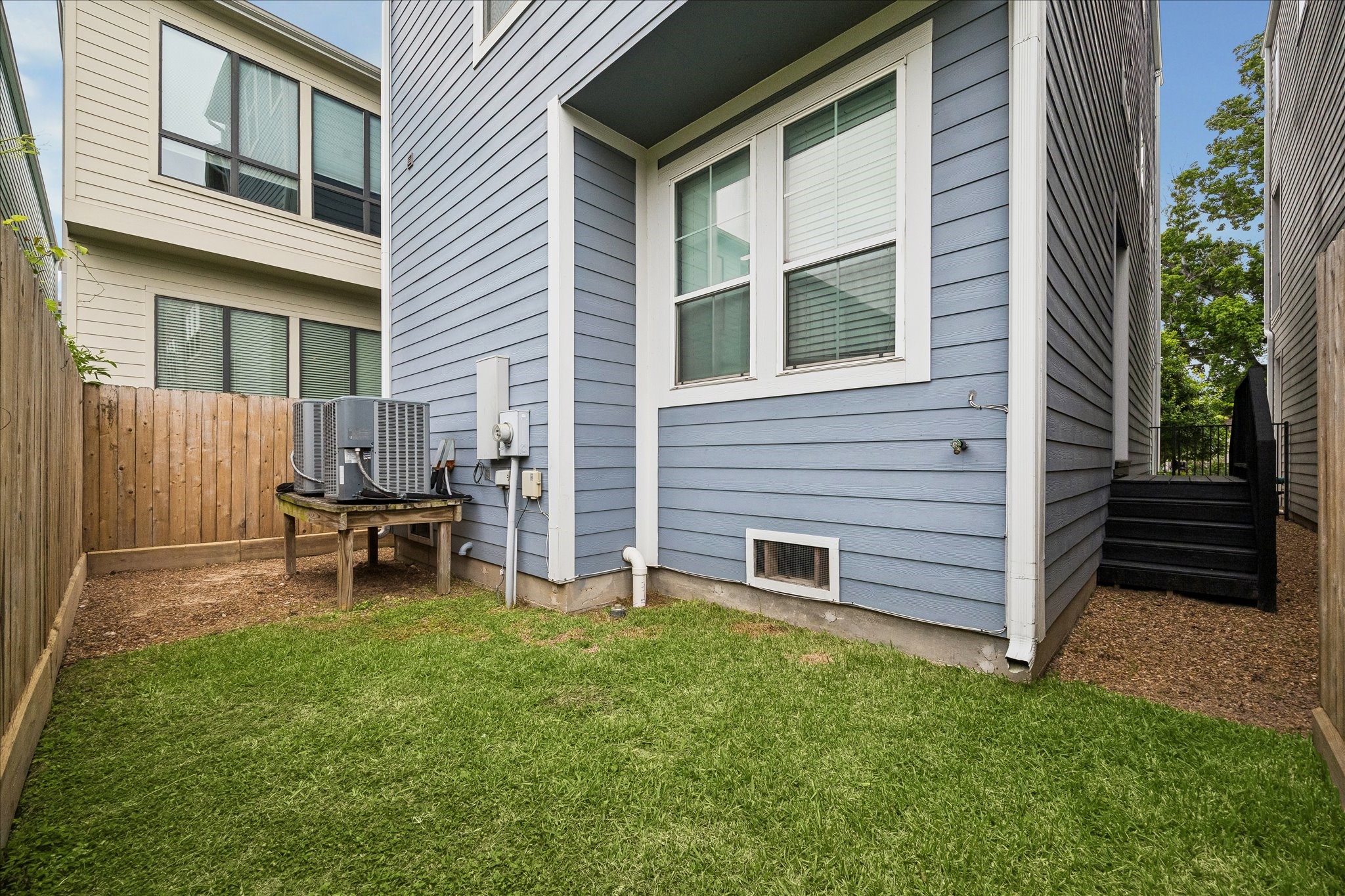 2416 Couch Street Houston, TX 77008 - Photo 5 of 34 a backyard of a house with table and chairs
