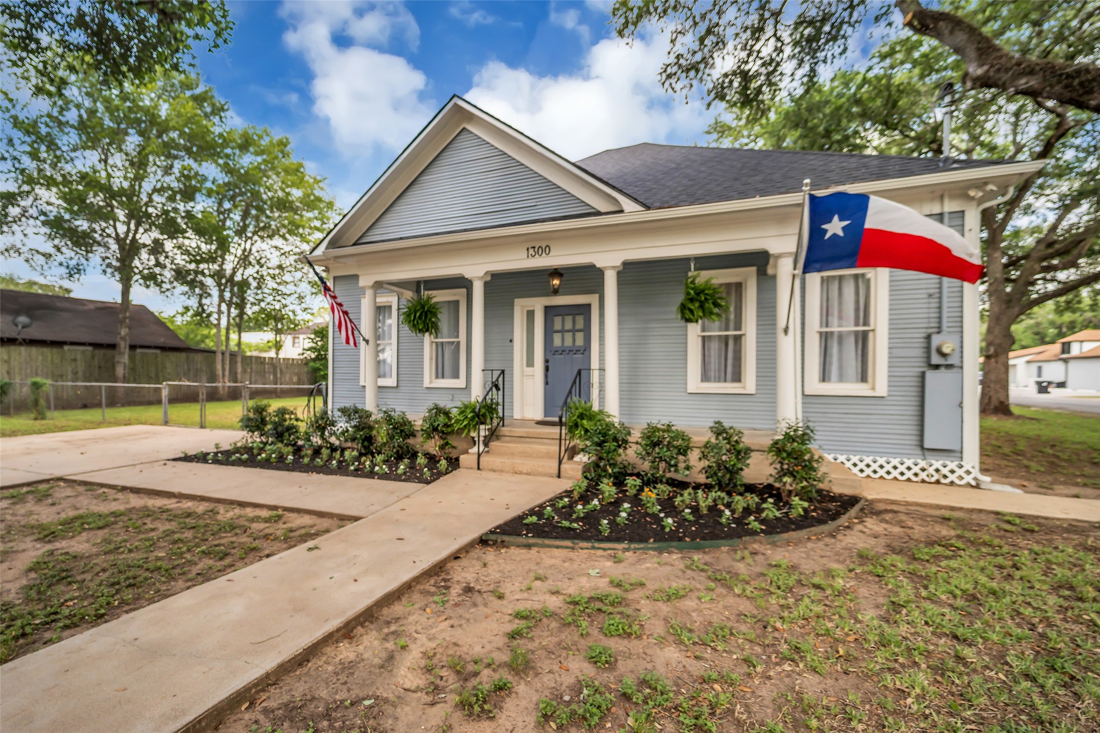 1300 7th Street Rosenberg, TX 77471 - Photo 2 of 42
