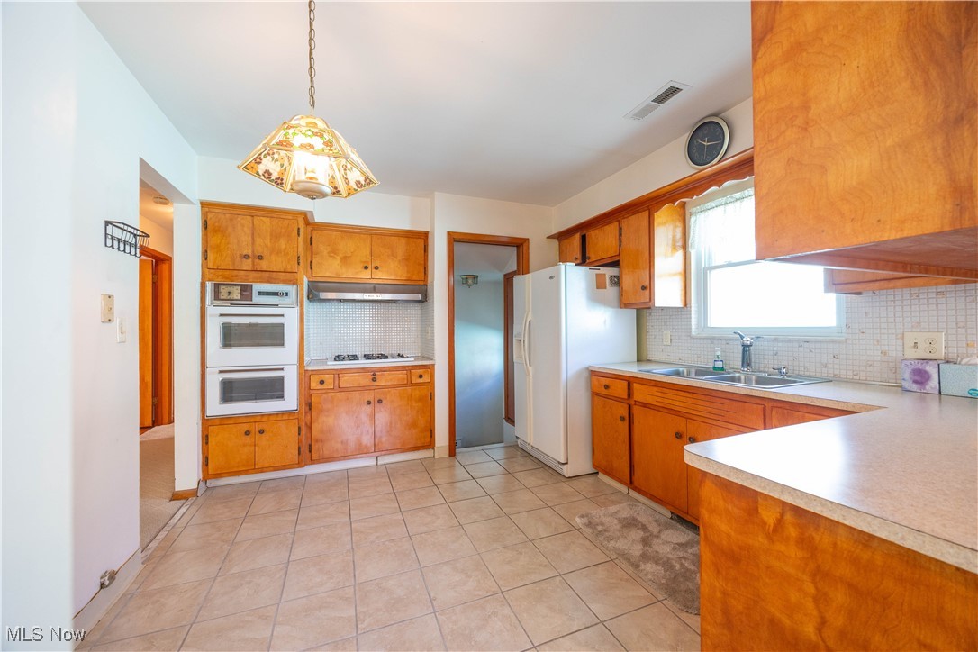 6705 Biddulph Road Cleveland, OH 44144 - Photo 10 of 42