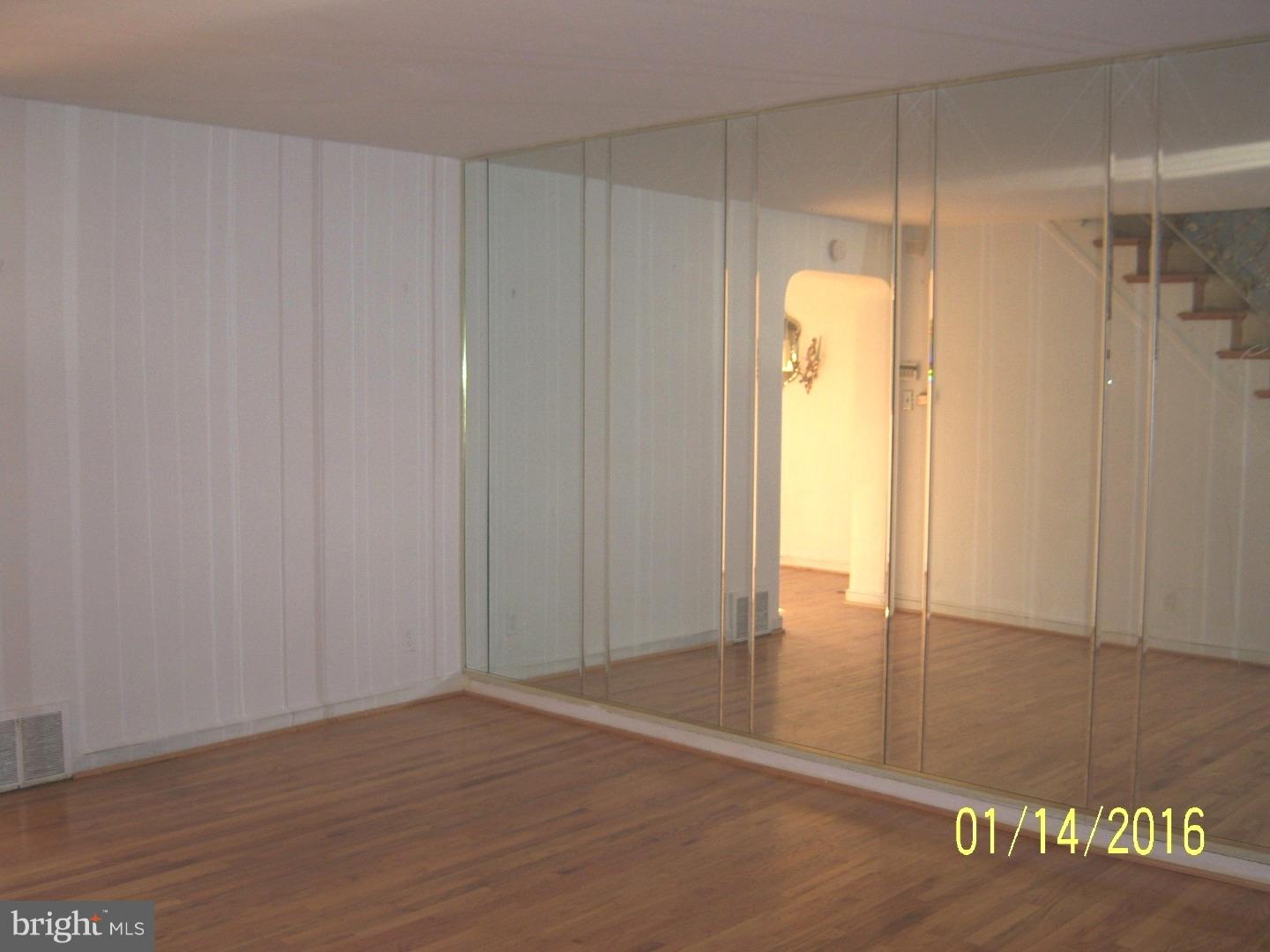 8562 Temple Road Philadelphia, PA 19150 - Photo 20 of 25 Living Room