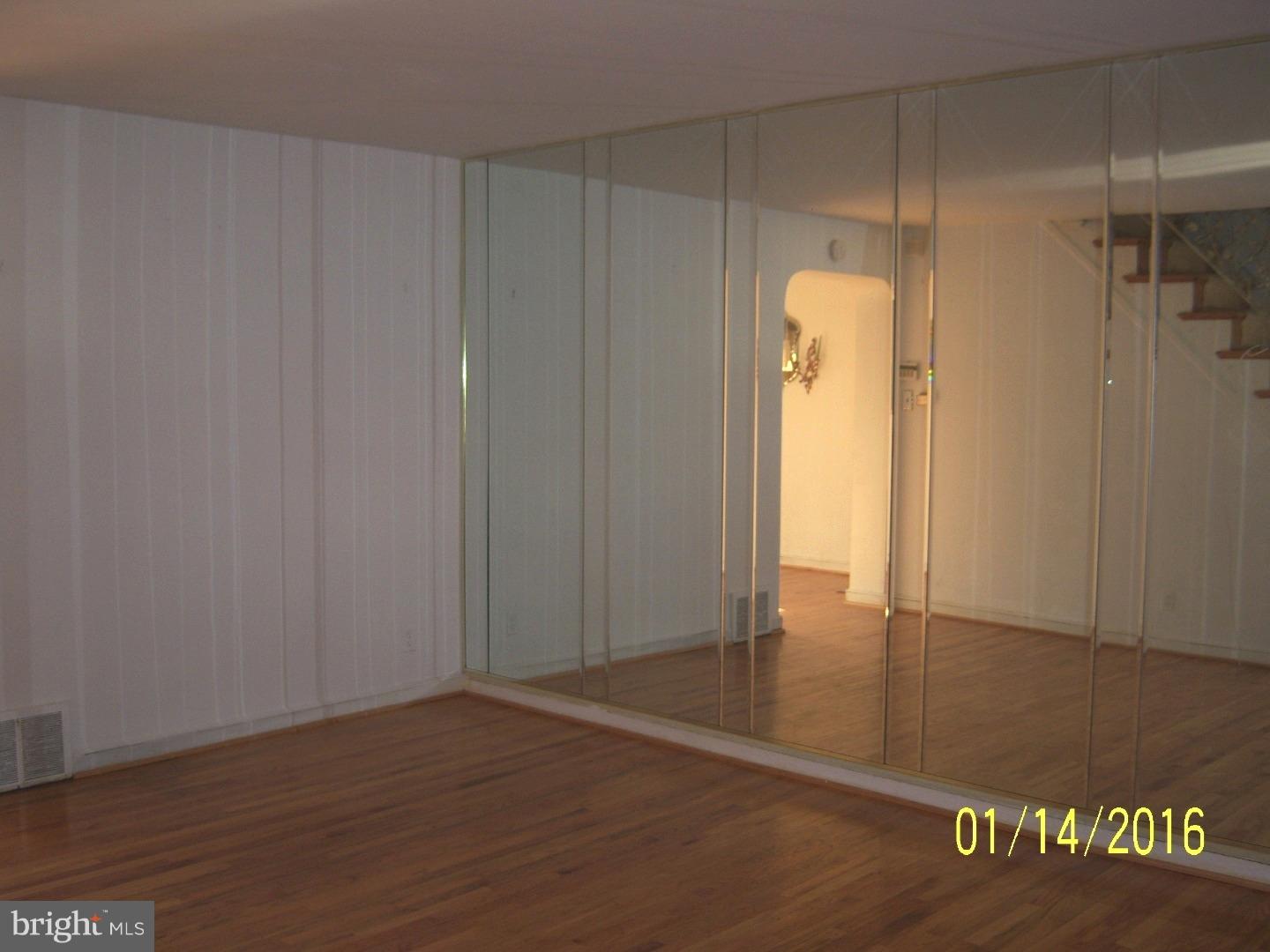 8562 Temple Road Philadelphia, PA 19150 - Photo 9 of 25 Living Room