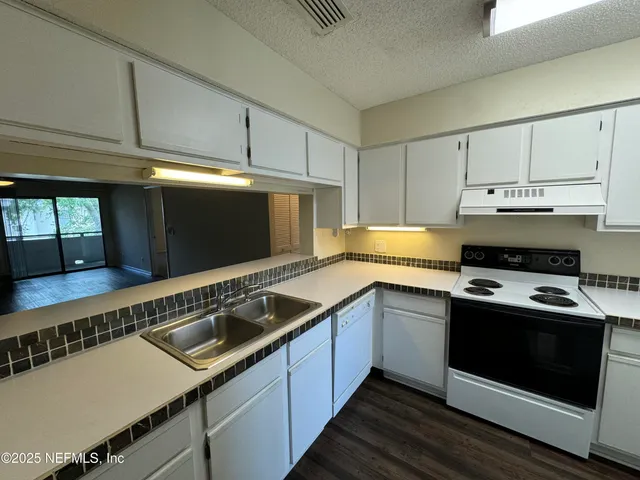 $105,000 | 5615 San Juan Avenue, Unit 112, Jacksonville, FL 32210