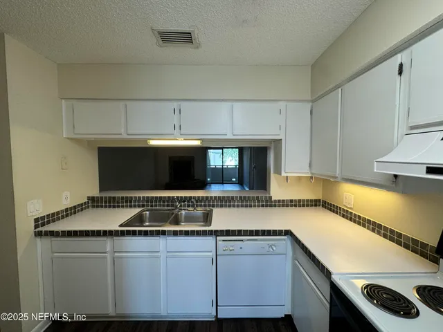 $105,000 | 5615 San Juan Avenue, Unit 112, Jacksonville, FL 32210