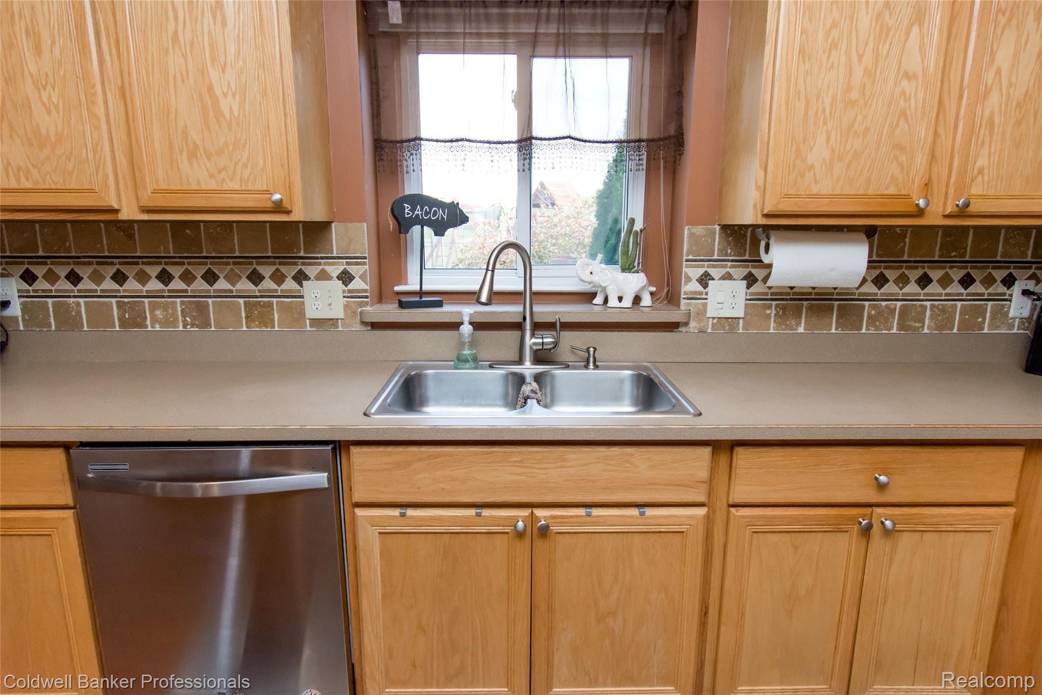 1347 Ridge View Court Grand Blanc, MI 48439 - Photo 23 of 62 1347RidgeViewCt-050.jpg