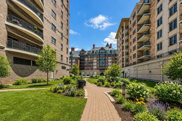 151 West Wing Street, Unit 404, Arlington Heights, IL 60005