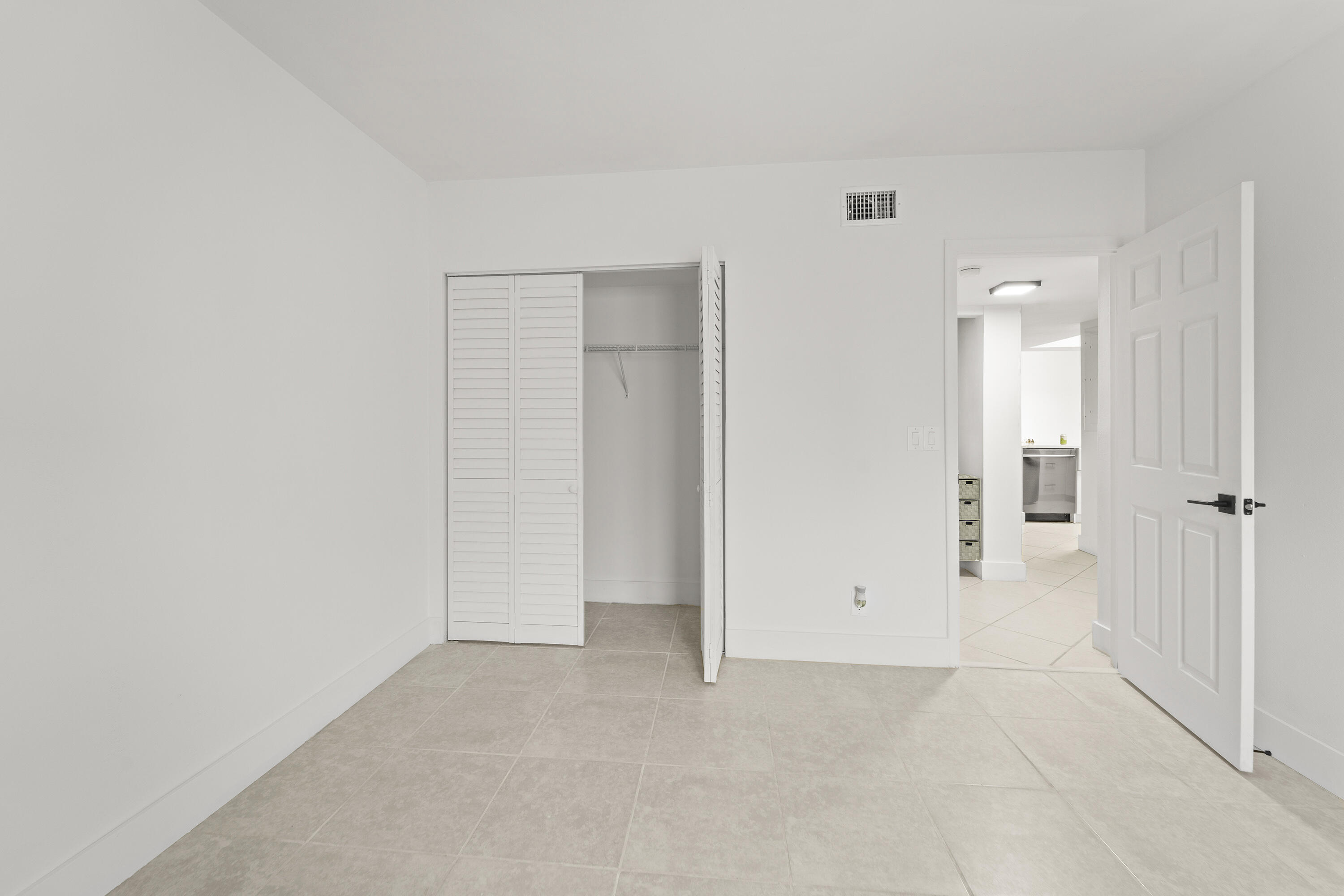 9500 Southwest 3rd Street, Unit 130 Boca Raton, FL 33428 - Photo 28 of 38 a view of an empty room