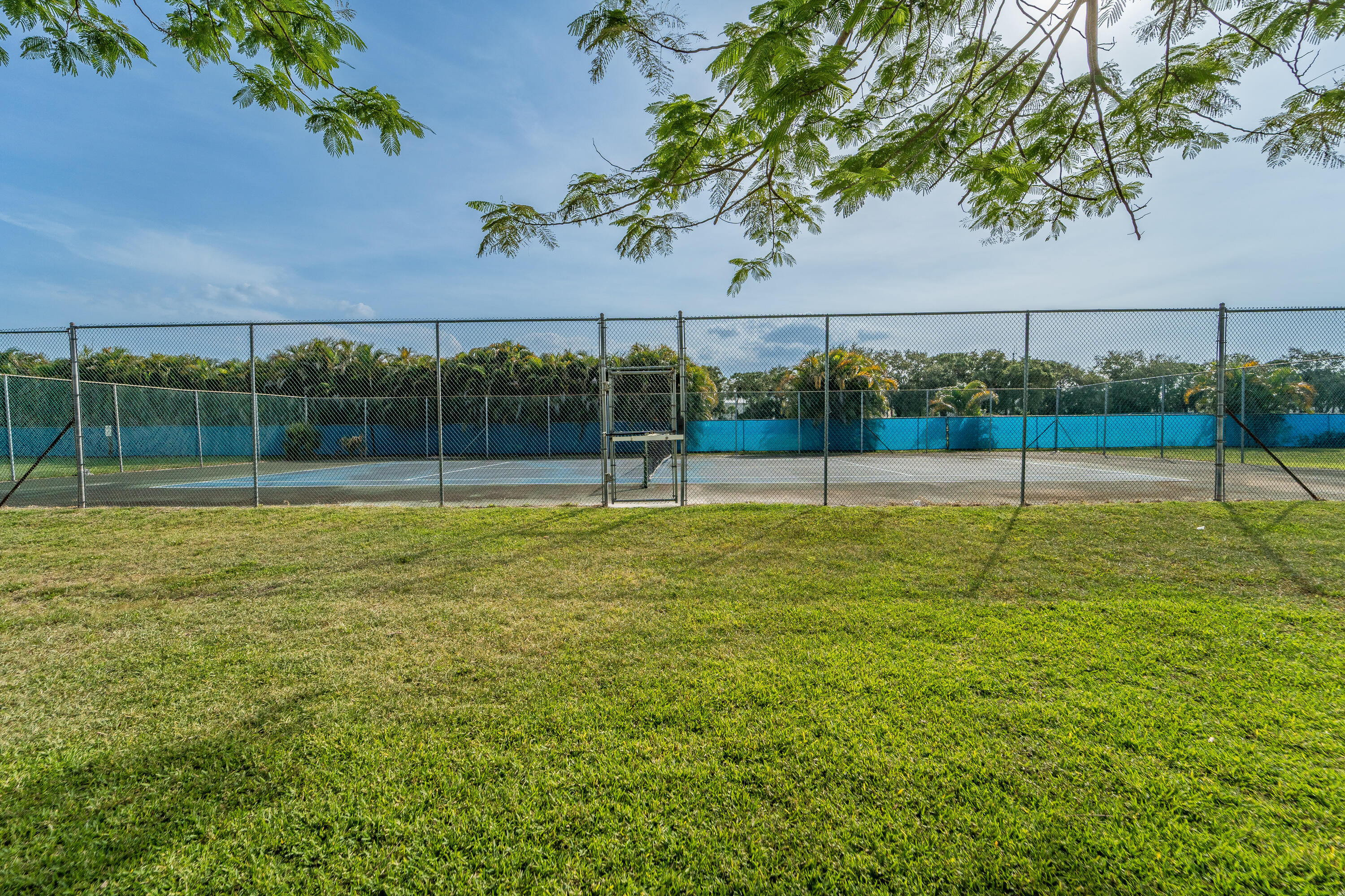 9500 Southwest 3rd Street, Unit 130 Boca Raton, FL 33428 - Photo 33 of 38 a view of a park