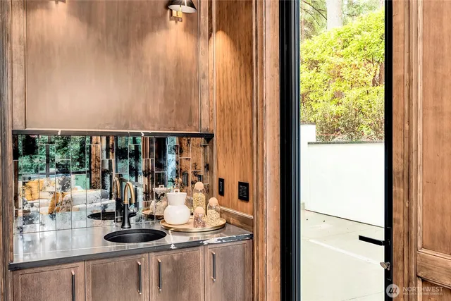 $15,980,000 | 2837 Evergreen Point Road, Medina, WA 98039