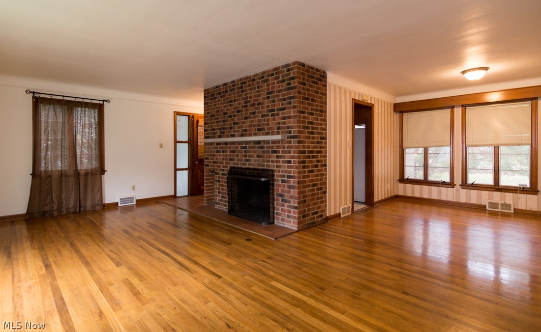 30200 Smithfield Road Chagrin Falls, OH 44022 - Photo 5 of 27 You will love the gleaming hardwood floors that flow through the living and dining room!