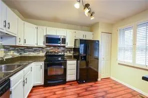 $1,950 | 2638 Birchwood Lane, Oakdale, PA 15071