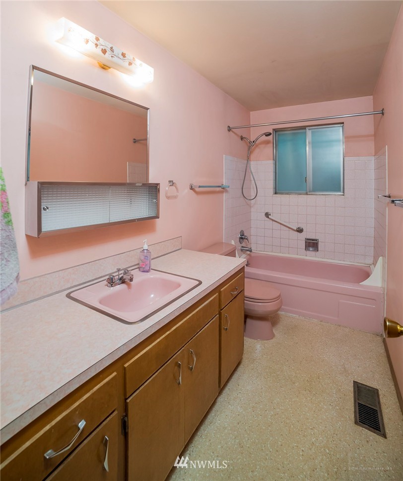 6130 Norma Beach Road Edmonds, WA 98026 - Photo 11 of 22 Gallery Image 11