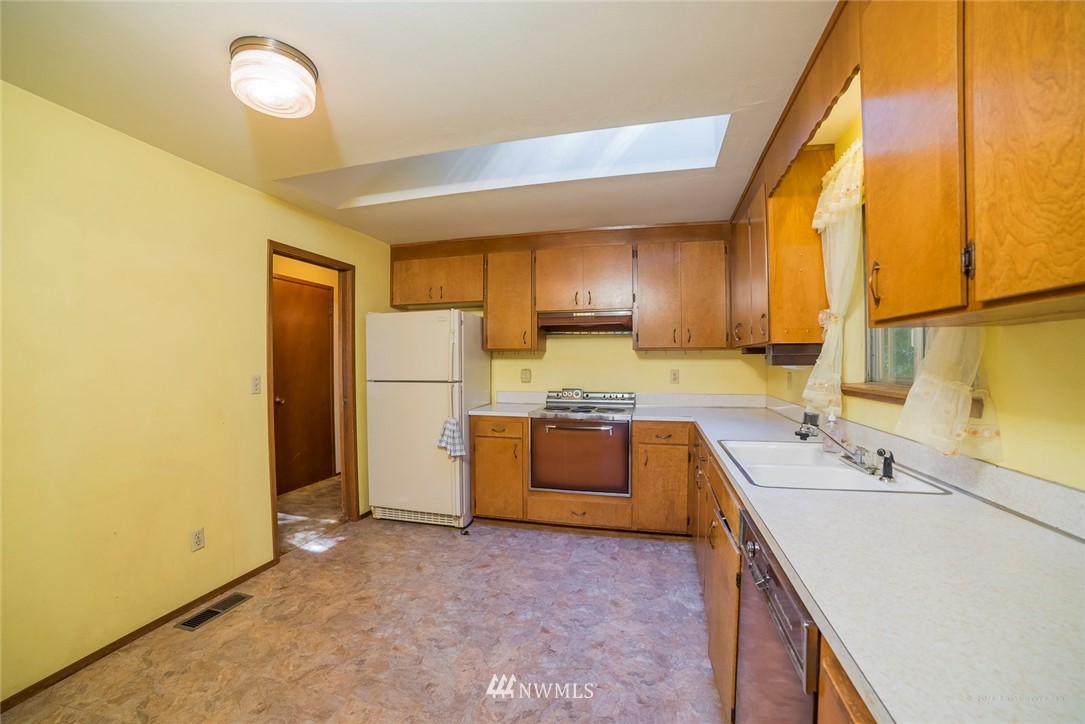 6130 Norma Beach Road Edmonds, WA 98026 - Photo 5 of 22 Gallery Image 5