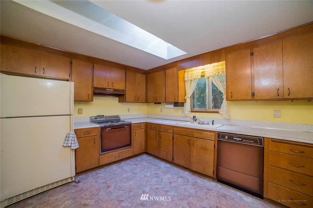 6130 Norma Beach Road Edmonds, WA 98026 - Photo 6 of 22 Gallery Image 6