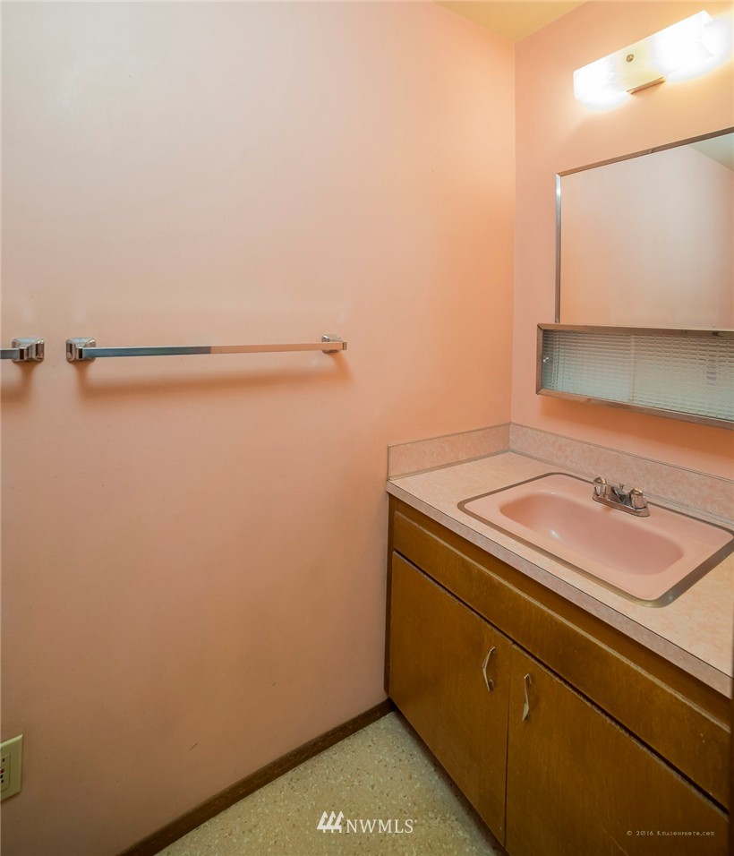 6130 Norma Beach Road Edmonds, WA 98026 - Photo 9 of 22 Gallery Image 9