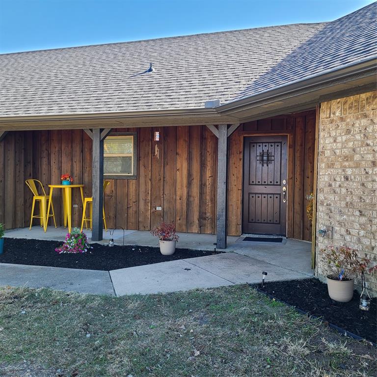 406 Epps Road Palmer, TX 75152 - Photo 2 of 36 a front view of a house with garden