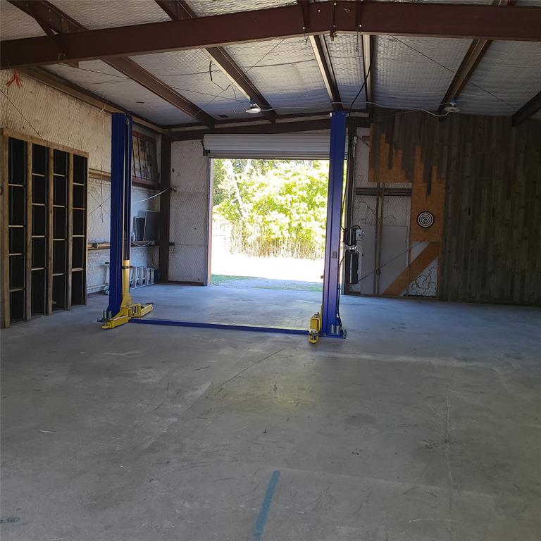 406 Epps Road Palmer, TX 75152 - Photo 32 of 36 a view of an empty room with a window