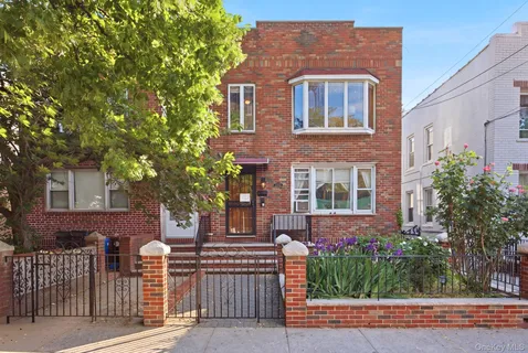 $1,549,000 | 21-08 Ditmars Boulevard | Astoria