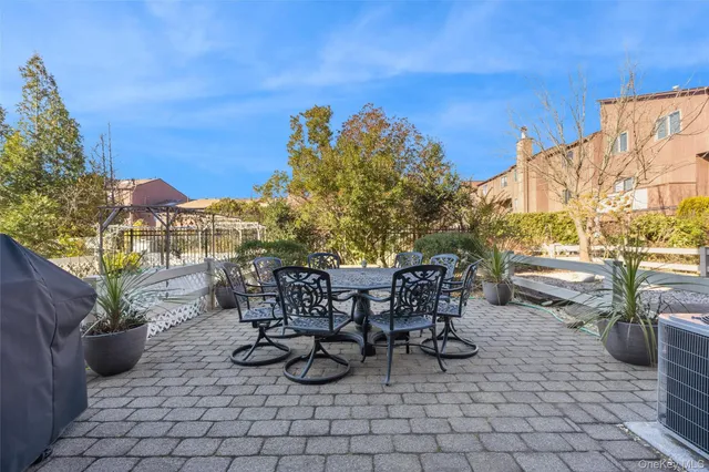 $789,000 | 56 Stonegate Drive | Grasmere