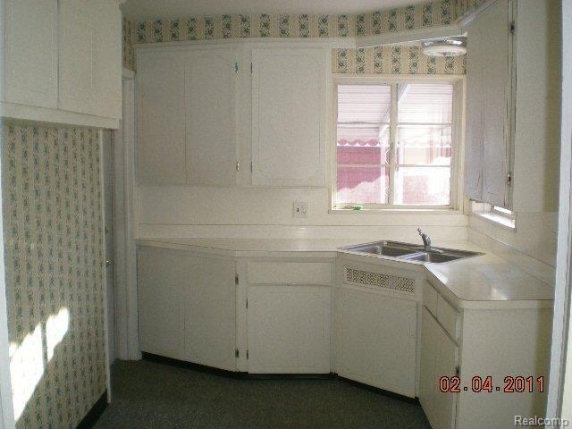 195 Shadowlawn Street Inkster, MI 48141 - Photo 3 of 15 Kitchen