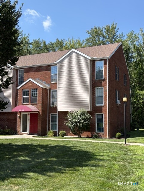 60 Heather Ridge, Unit 60 Shelton, CT 06484 - Photo 2 of 14 Gallery Image 2