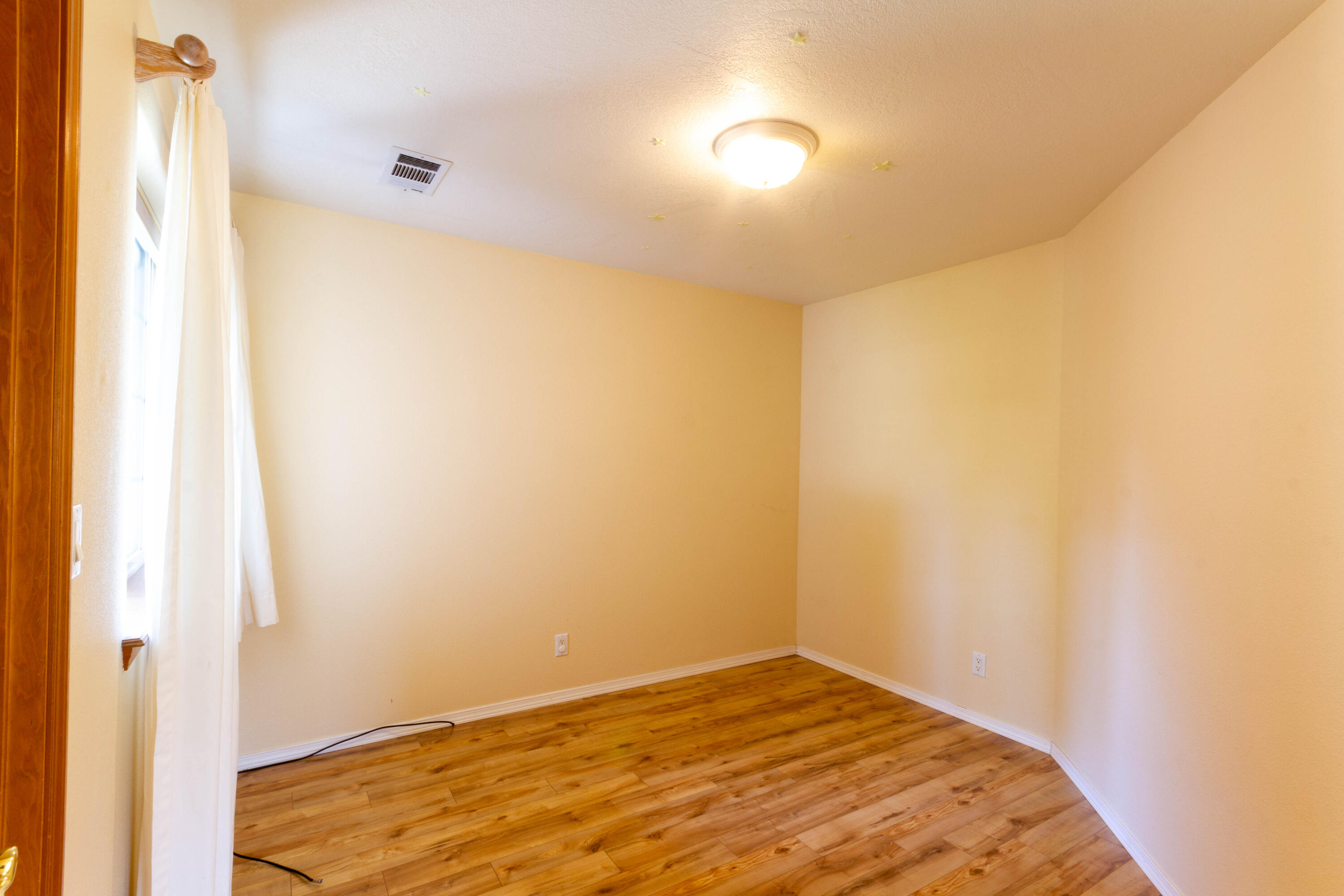 574 Mitchell Way Central Point, OR 97502 - Photo 13 of 28 Picture15